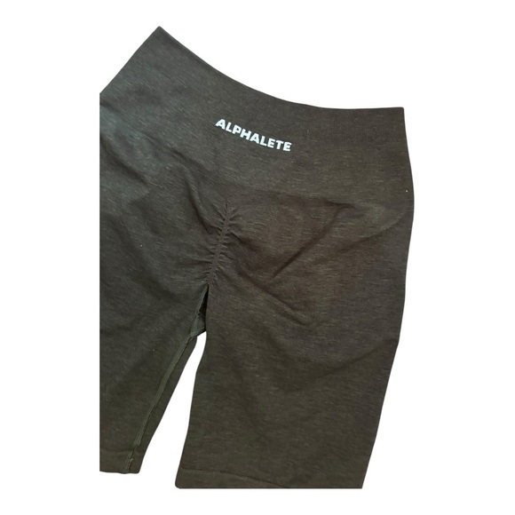 Alphalete Amplify Women's Seamless Scrunch Short Forest Green Size M 8” inseam - Picture 4 of 10